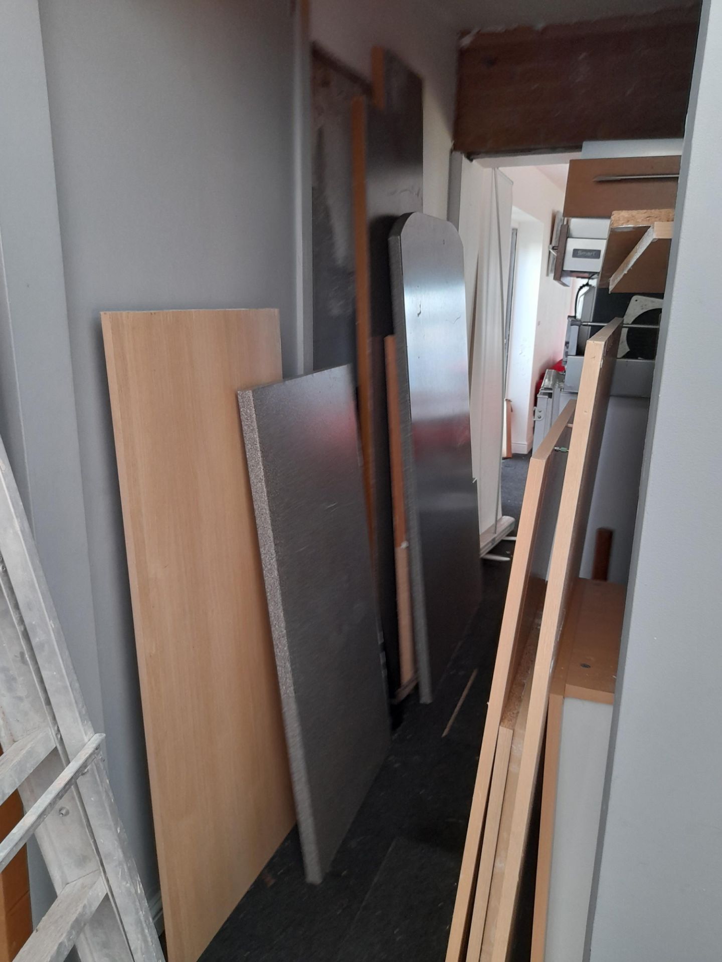 Large quantity of kitchen units & worktop, to include integrated fridge and freezer etc. - Image 3 of 8