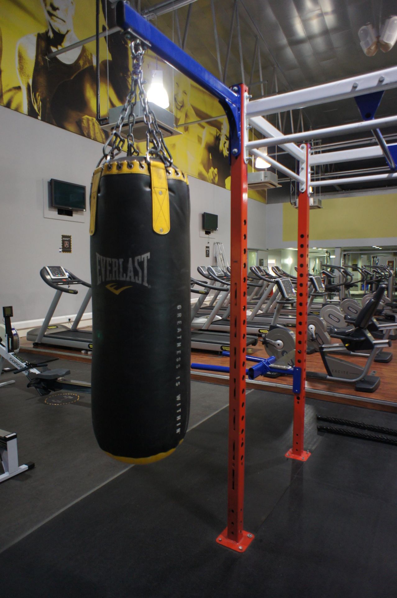 Exercise Frame with Punch Bag - Image 4 of 6