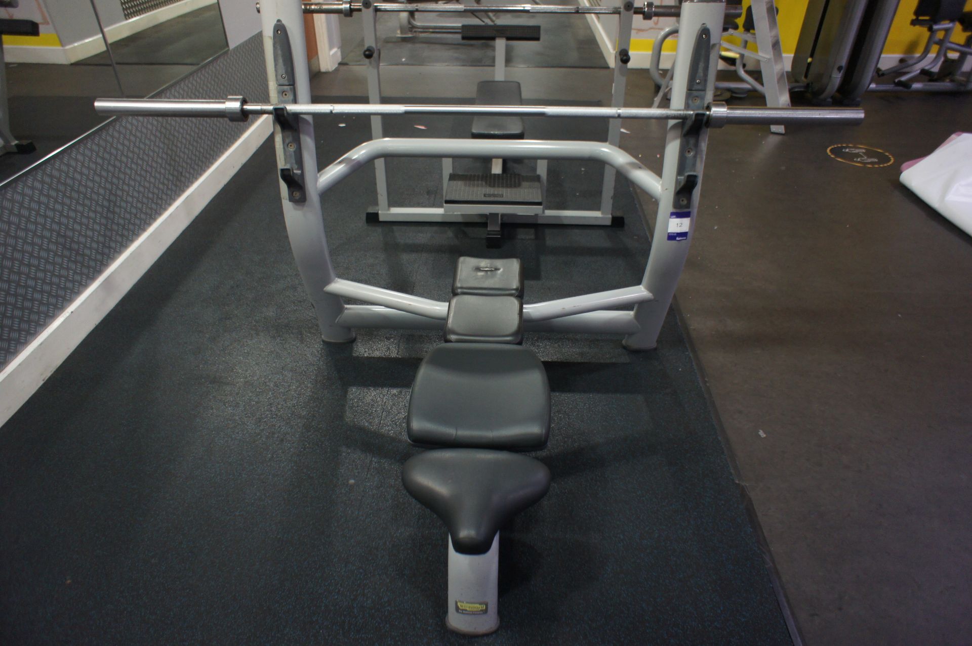 Technogym Weights Bench with Bar - Image 4 of 4