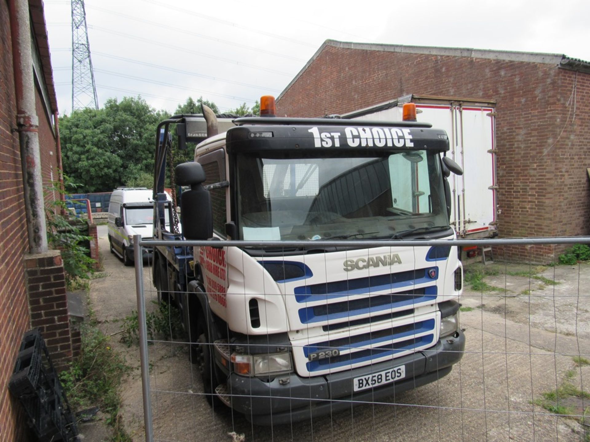 Scania P230 4x2 skip loader, Reg: BX58 EOS, Mileage: 544,997 kms, MOT: 30 September 2021 DOR: 5 - Image 3 of 16