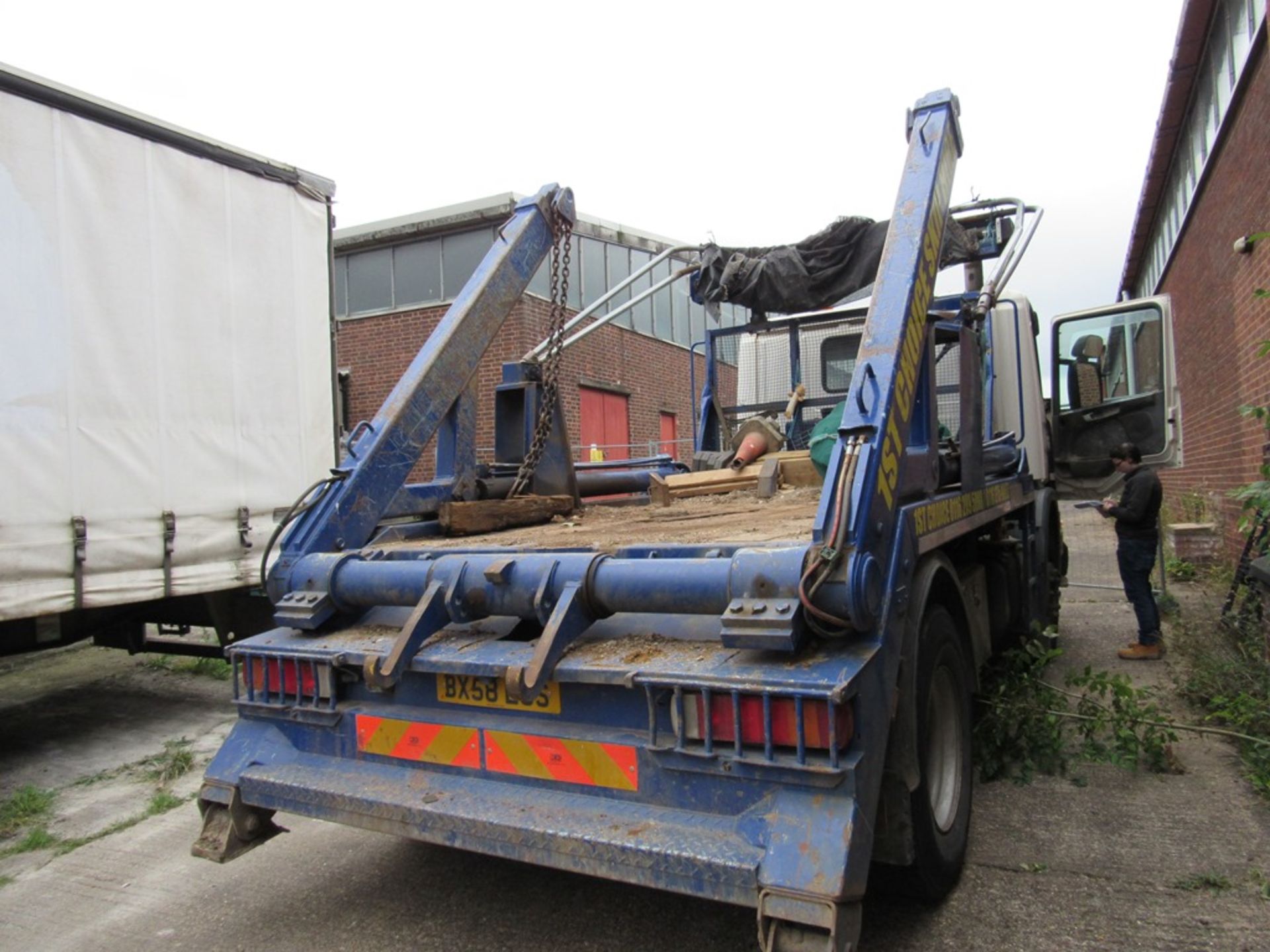 Scania P230 4x2 skip loader, Reg: BX58 EOS, Mileage: 544,997 kms, MOT: 30 September 2021 DOR: 5 - Image 9 of 16