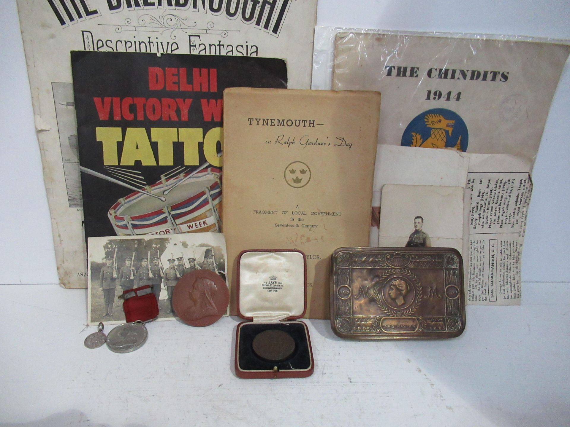 Assorted Militaria Including Medals, Christmas 1914 Tin, Commemorative Coin and Dossier - Image 2 of 25