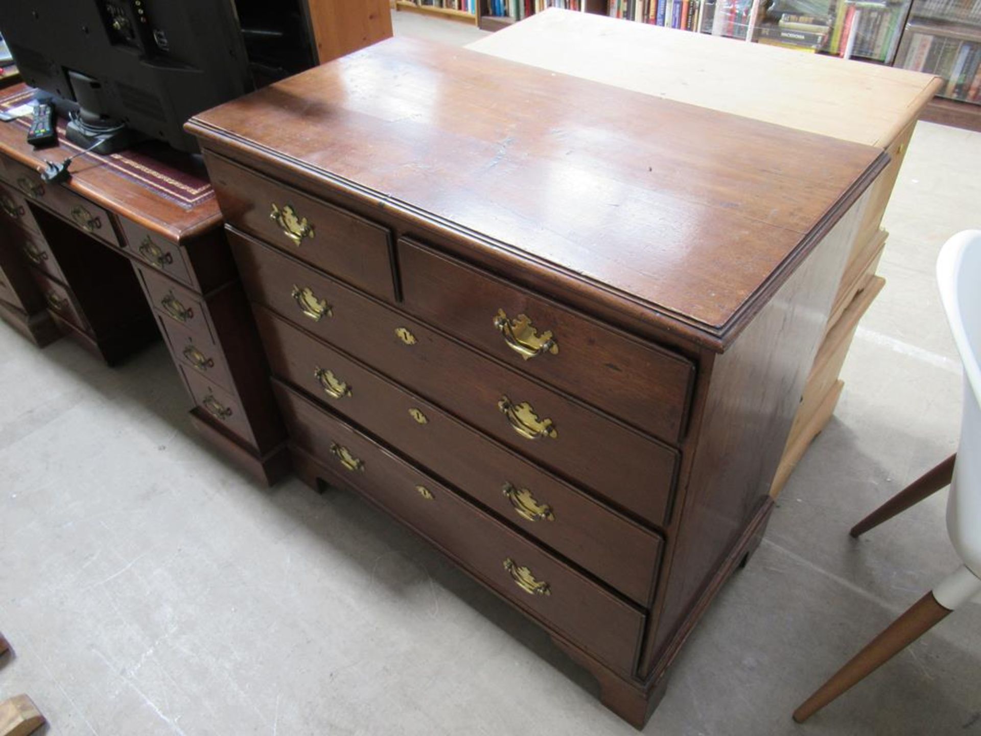 A Georgian Chest of Five Drawers - Image 2 of 5