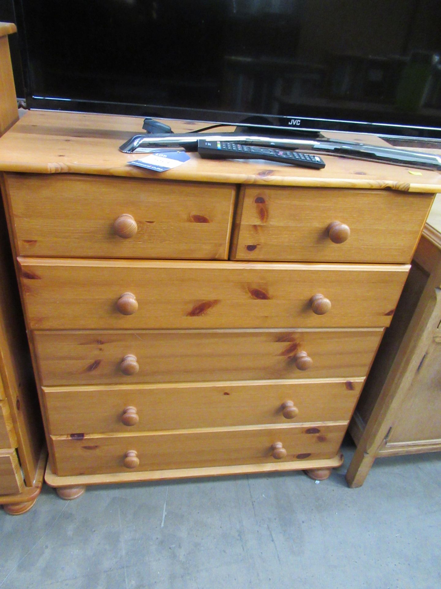 3 Piece Honey Pine Bedroom Set to Include 2 x Chest of Drawers and a Bedside Cabinet - Image 4 of 4