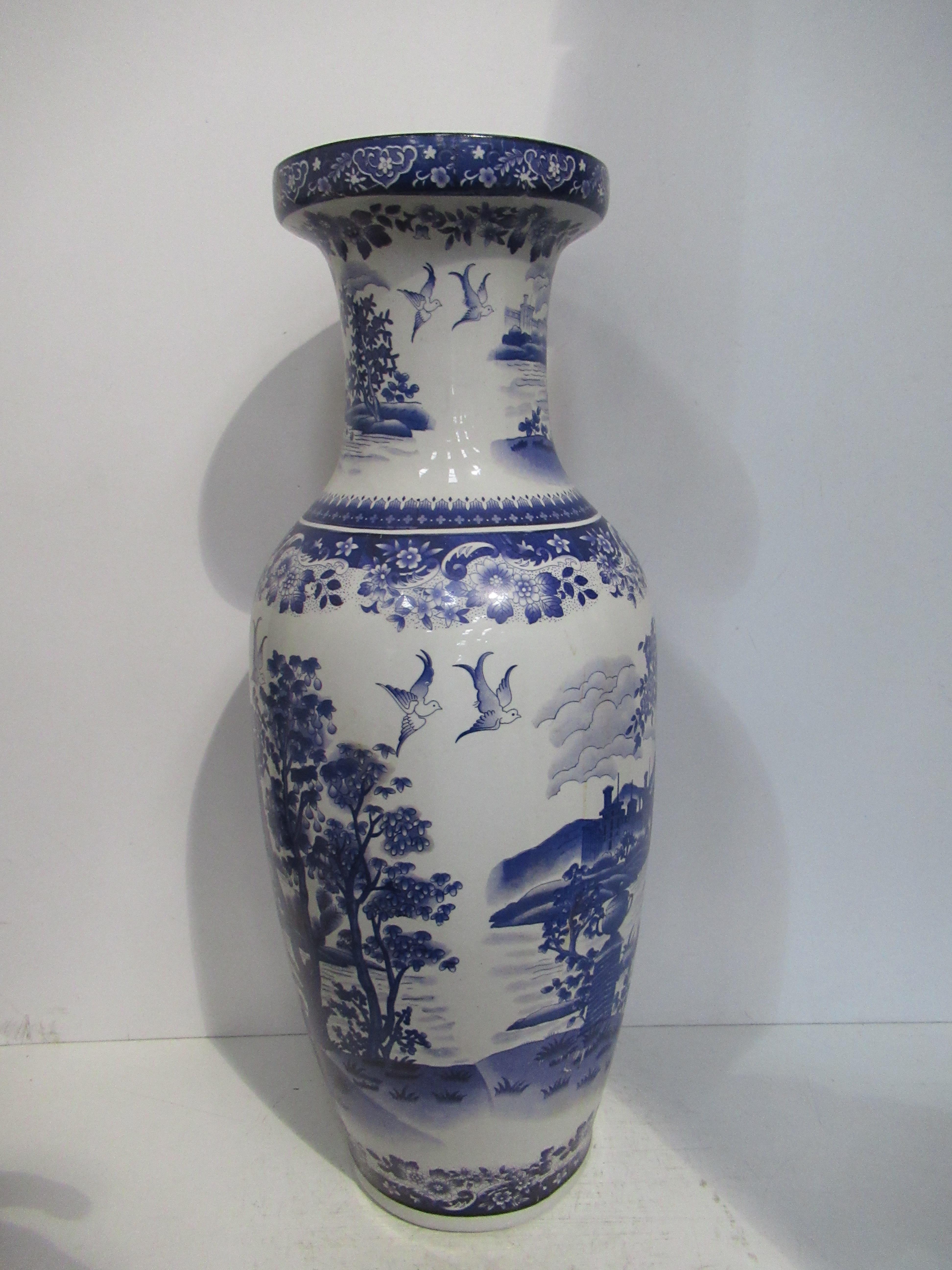 A Blue and White Japanese Vase (60cm Tall) - Image 4 of 5