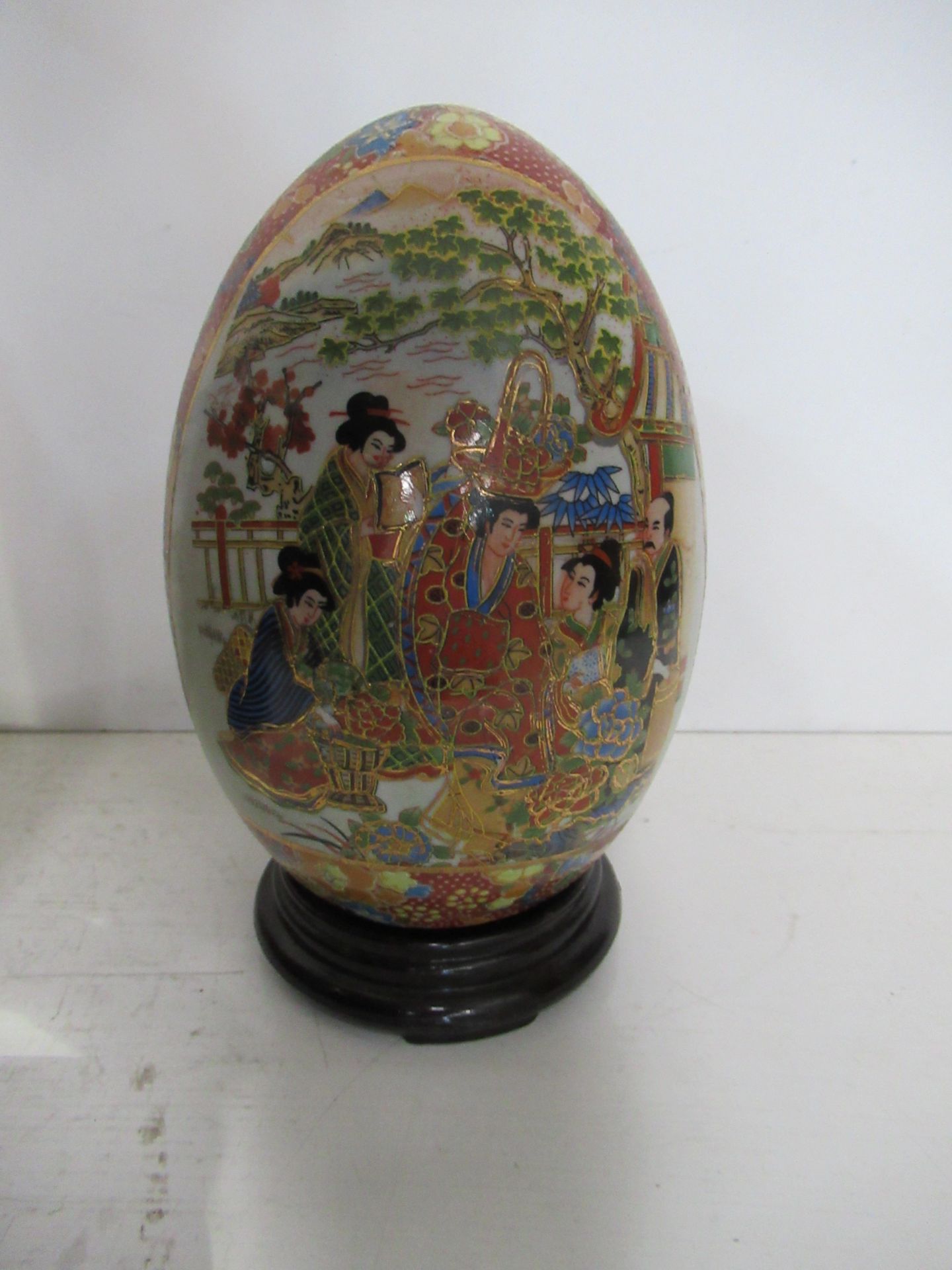 3 x Chinese Themed Painted Eggs with Five Stands (17.5cm) - Image 2 of 8