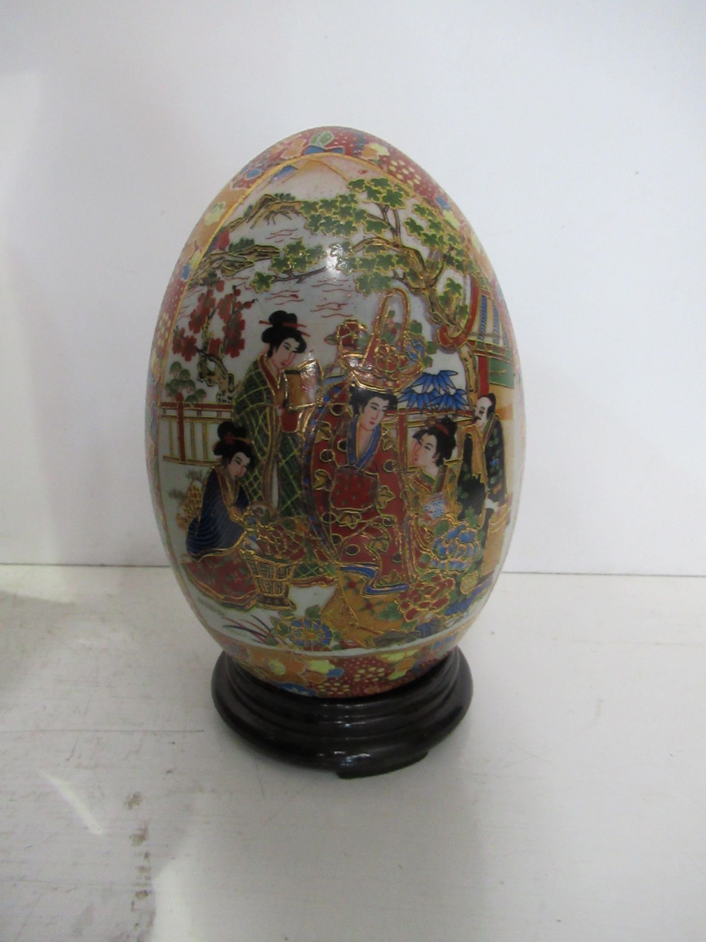 3 x Chinese Themed Painted Eggs with Five Stands (17.5cm) - Image 3 of 8