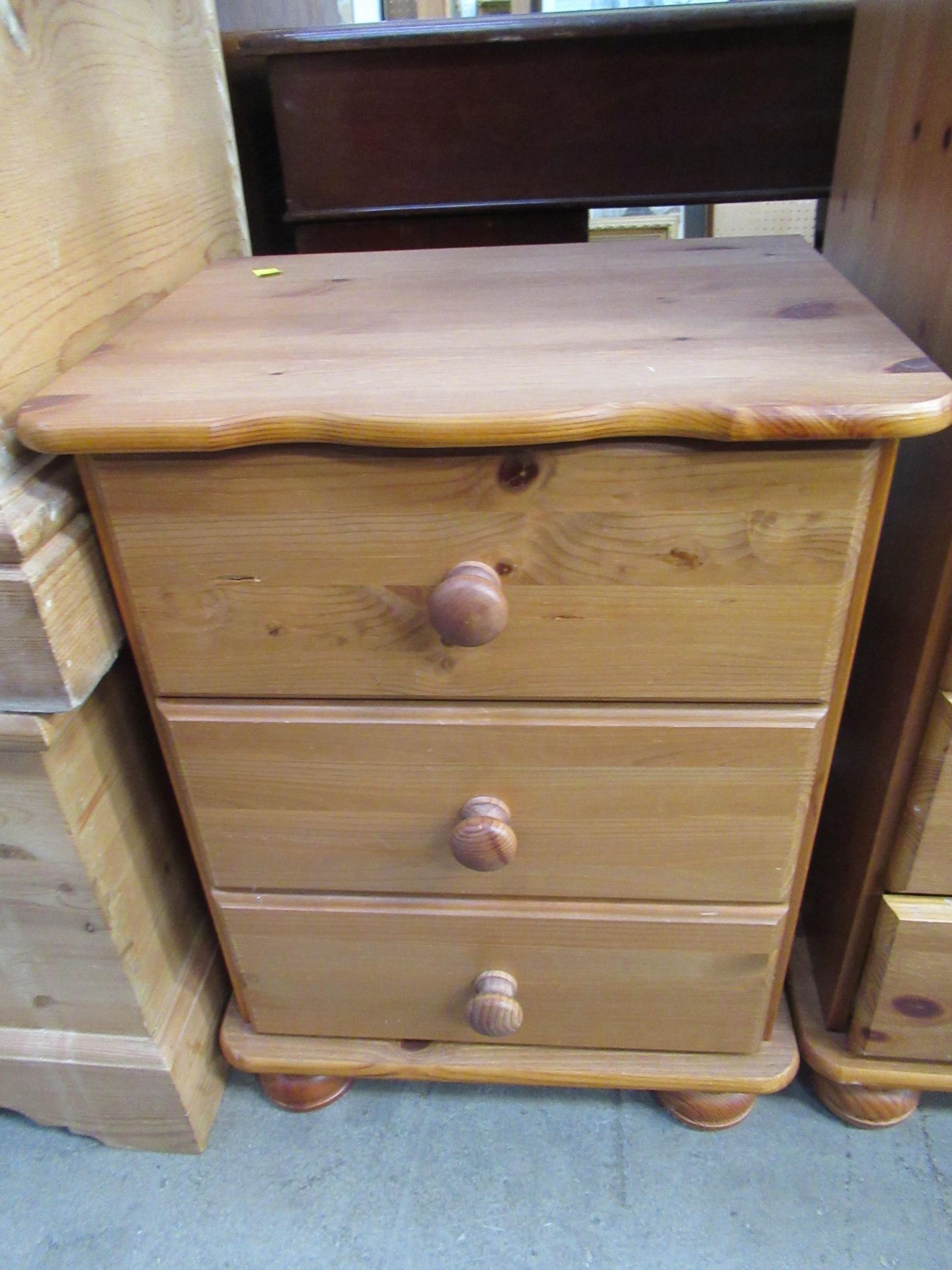 3 Piece Honey Pine Bedroom Set to Include 2 x Chest of Drawers and a Bedside Cabinet - Image 2 of 4
