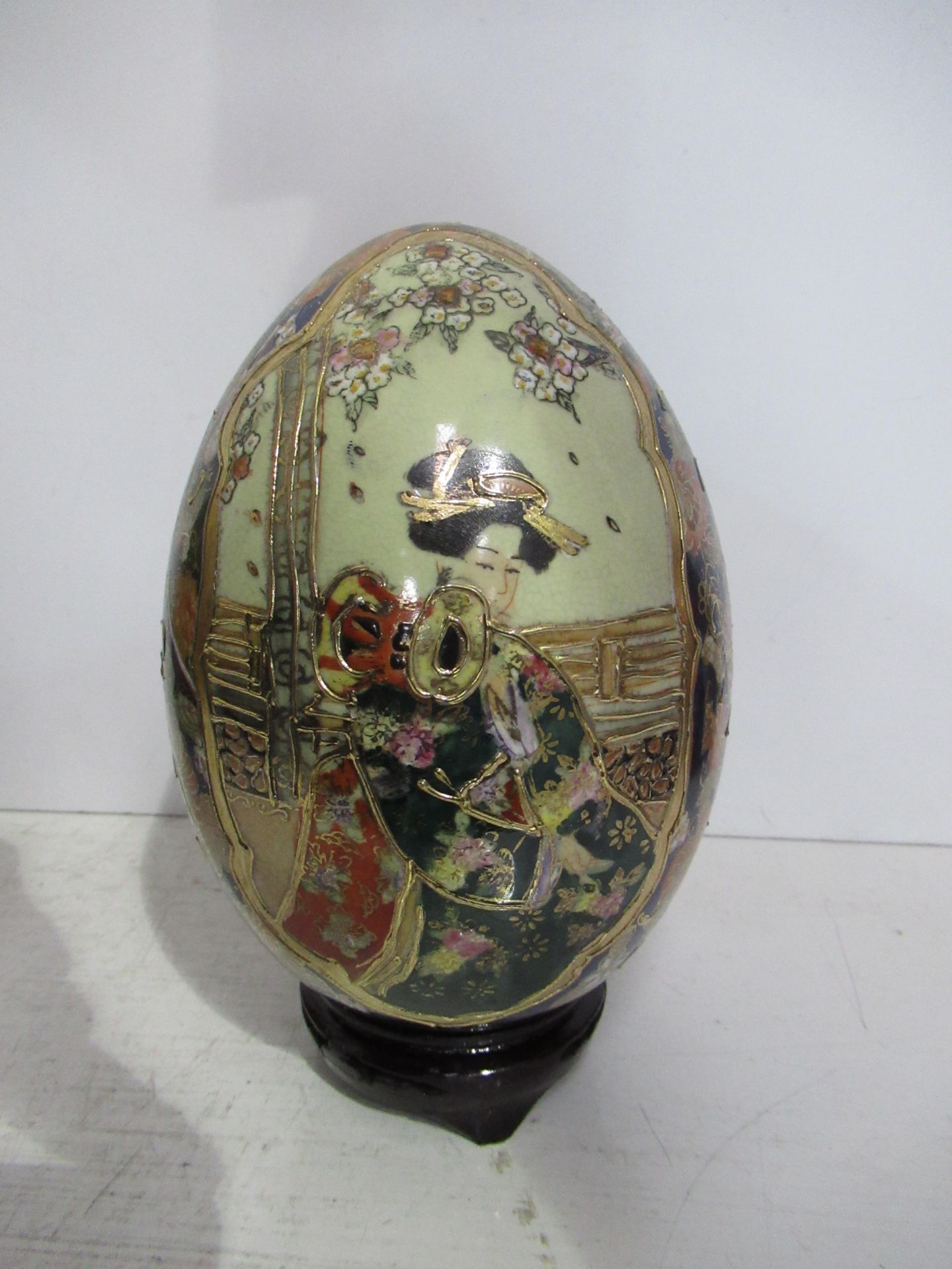 3 x Chinese Themed Painted Eggs with Five Stands (17.5cm) - Image 6 of 8