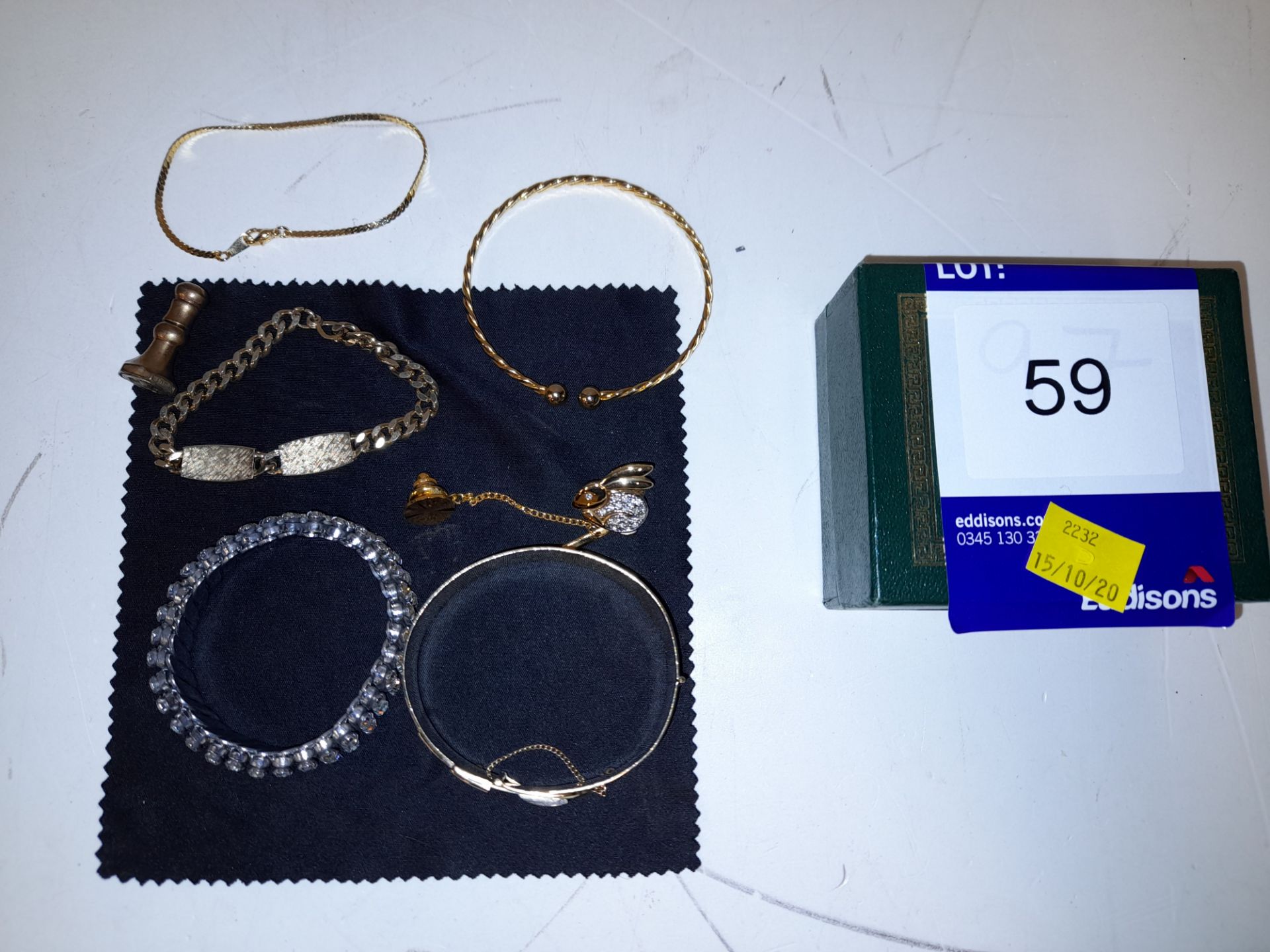 Assortment of jewellery to box, including bracelet