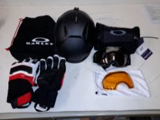 Oakley Mod5 MD55-59 cm helmet, Oakley goggles with