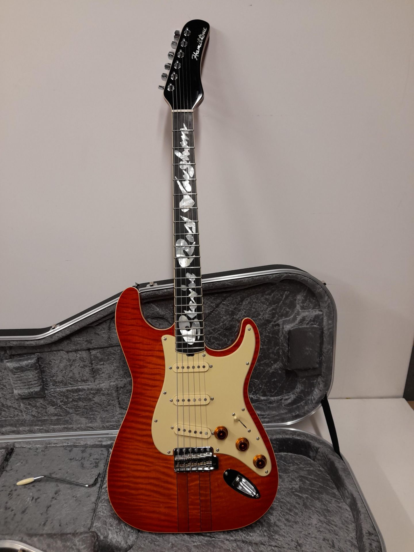 Hamiltone Stevie Ray Vaughan Custom Electric Guita - Image 4 of 11