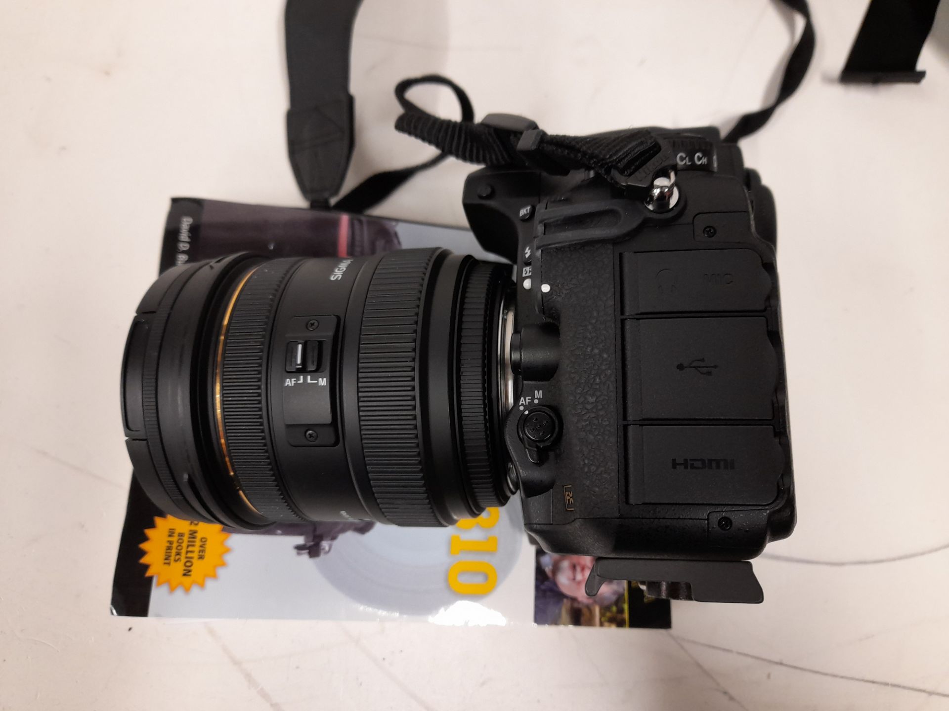 Nikon D810 Digital Camera with bag and charger - Image 5 of 10