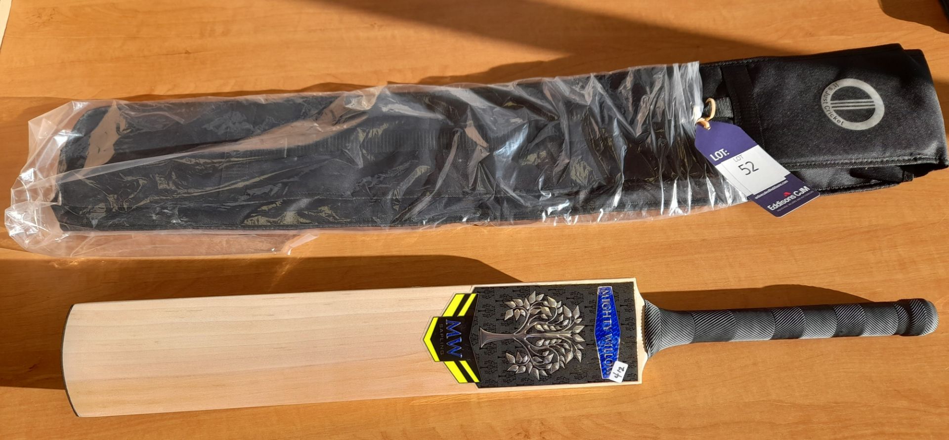 Mighty Willow Sapling Cricket Bat Size 6 with Toe Protector and Bat Cover Rrp. £209.99 - Image 2 of 3