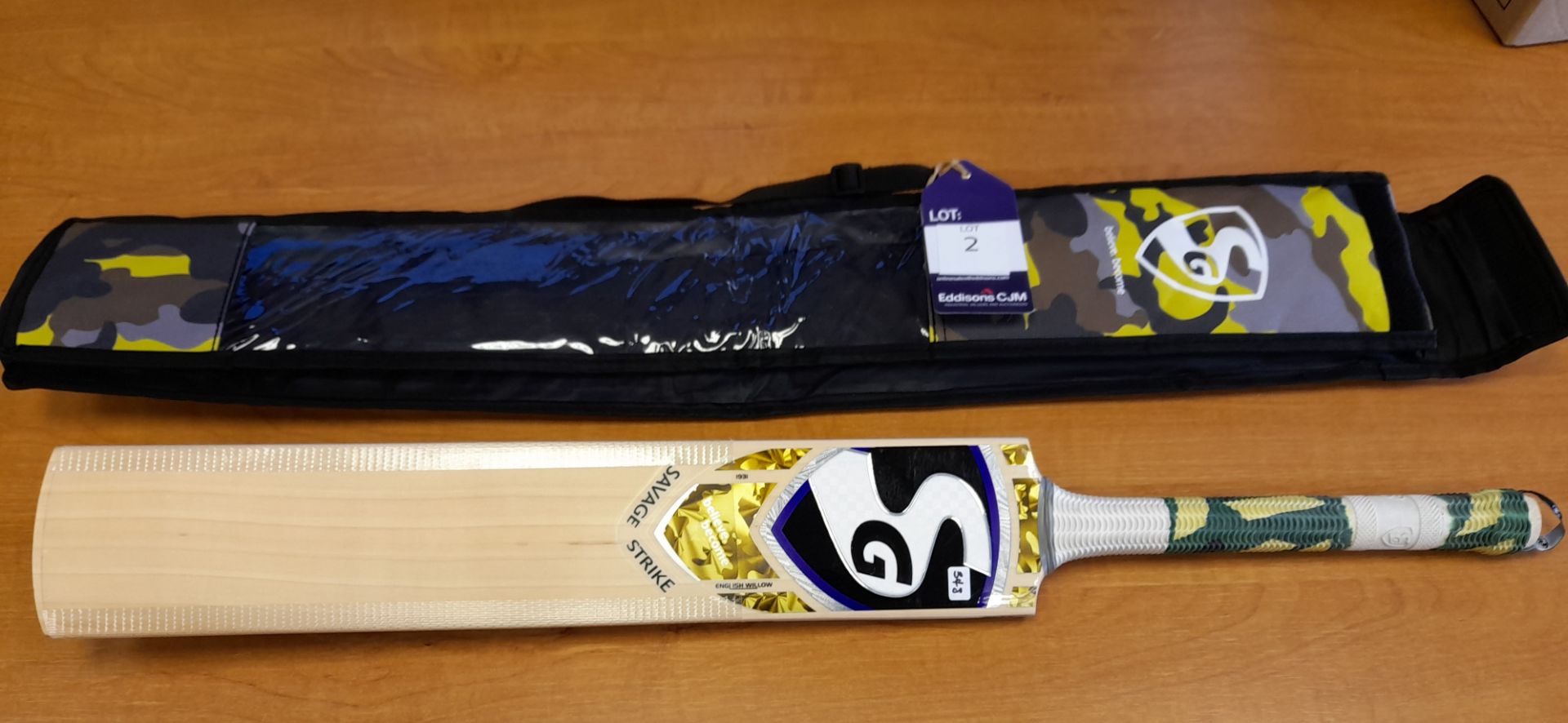 SG Savage Strike Cricket Bat Size SH, No Toe Protection with SG Bat Cover Rrp. £344.99 - Image 2 of 4