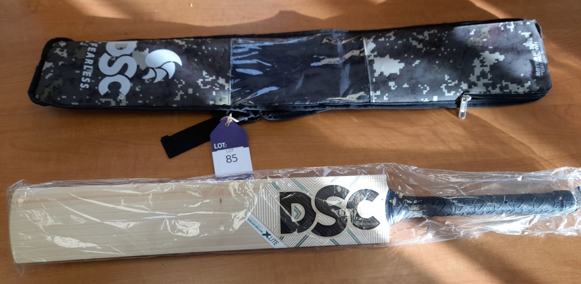 DSC X-Lite 3.0 Cricket Bat Size SH with Toe Protector and DSC Fearless Bat Cover Rrp. £199.99 - Image 2 of 3
