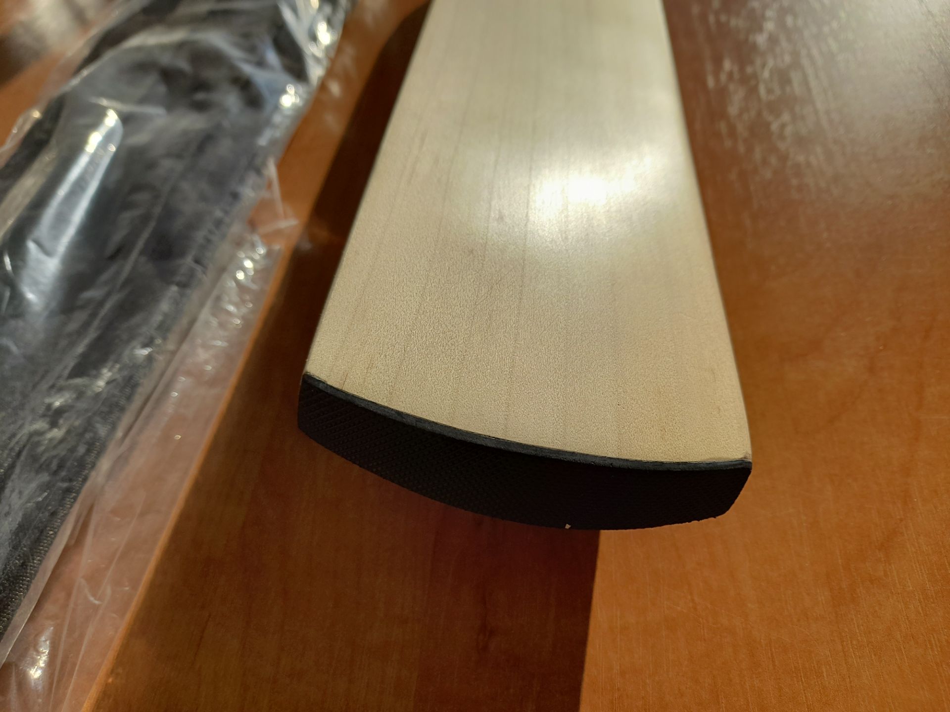 Mighty Willow Sapling Cricket Bat Size 6 with Toe Protector and Bat Cover Rrp. £209.99 - Image 3 of 3