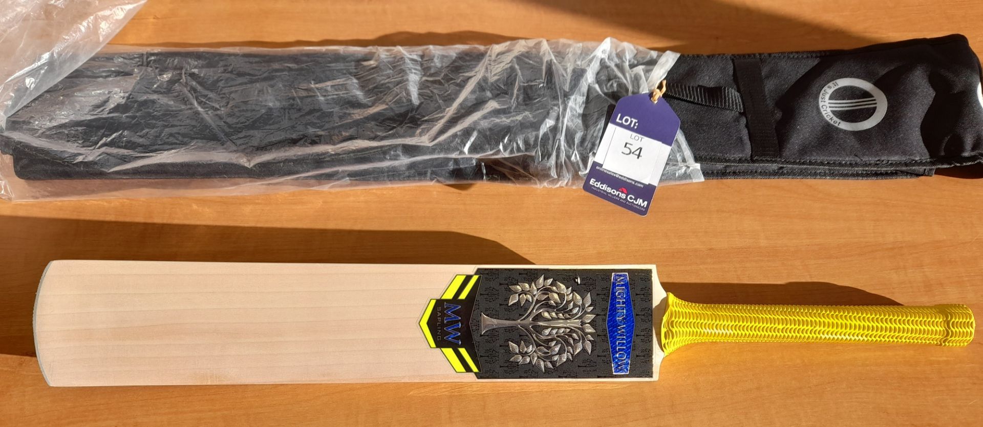 Mighty Willow Sapling Cricket Bat Size 5 with Toe Protector and Bat Cover Rrp. £174.99 - Image 2 of 3