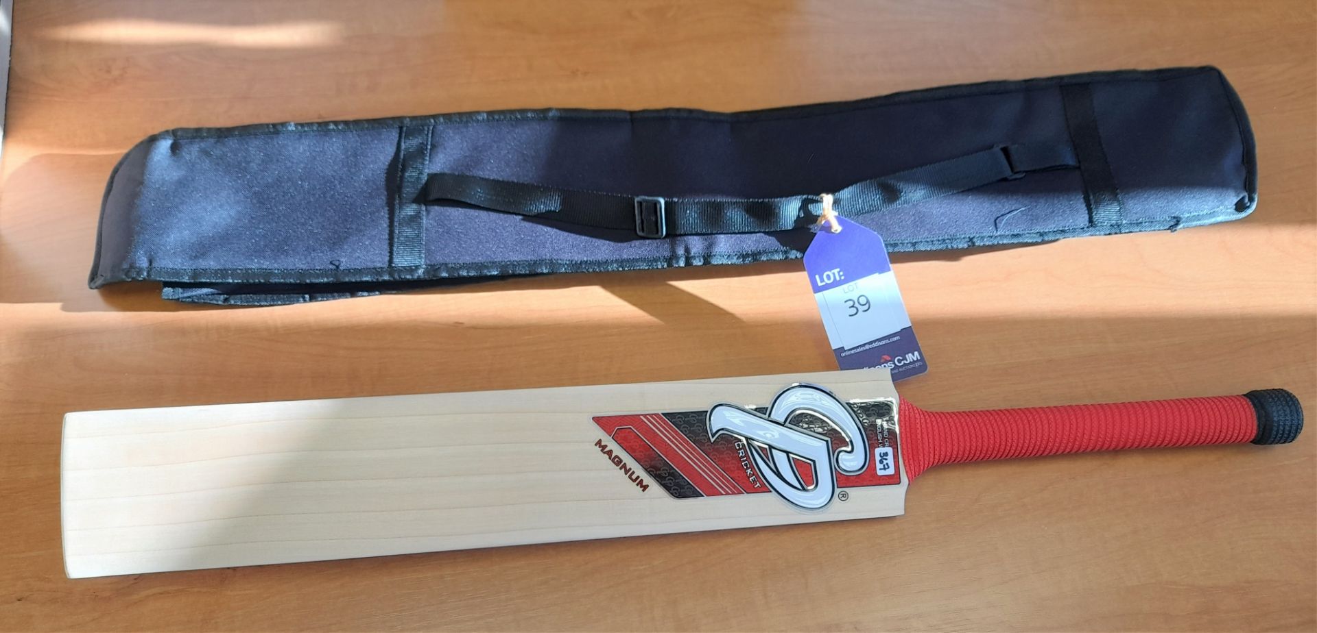 CP Magnum Cricket Bat Size SH, with Toe Protection with CP Bat Cover Rrp. £274.99 - Image 2 of 3