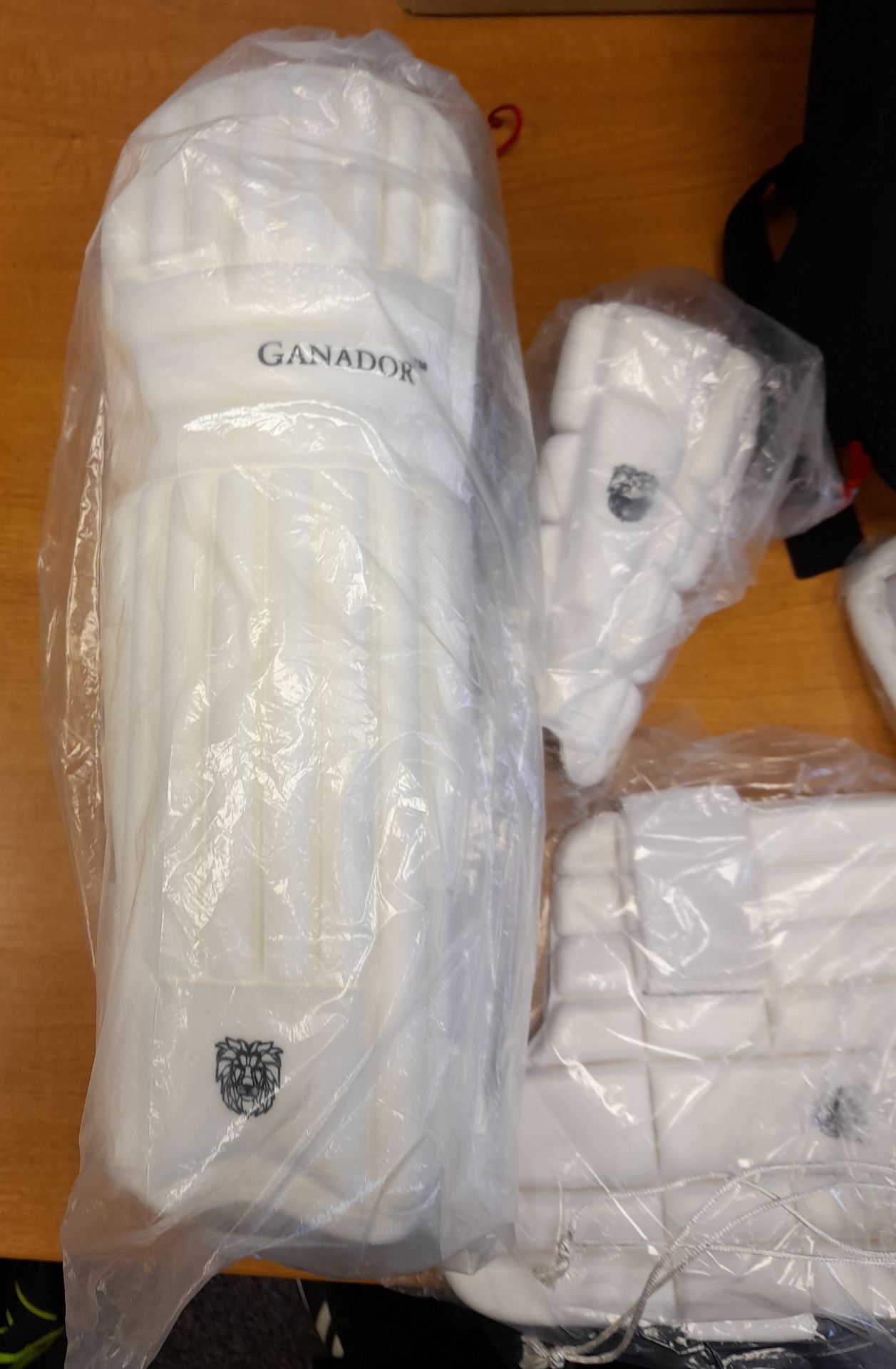 Ganador Childs Cricket Protection Kit to include Batting Pads, Forearm Protector, Box etc. to hold - Image 5 of 5