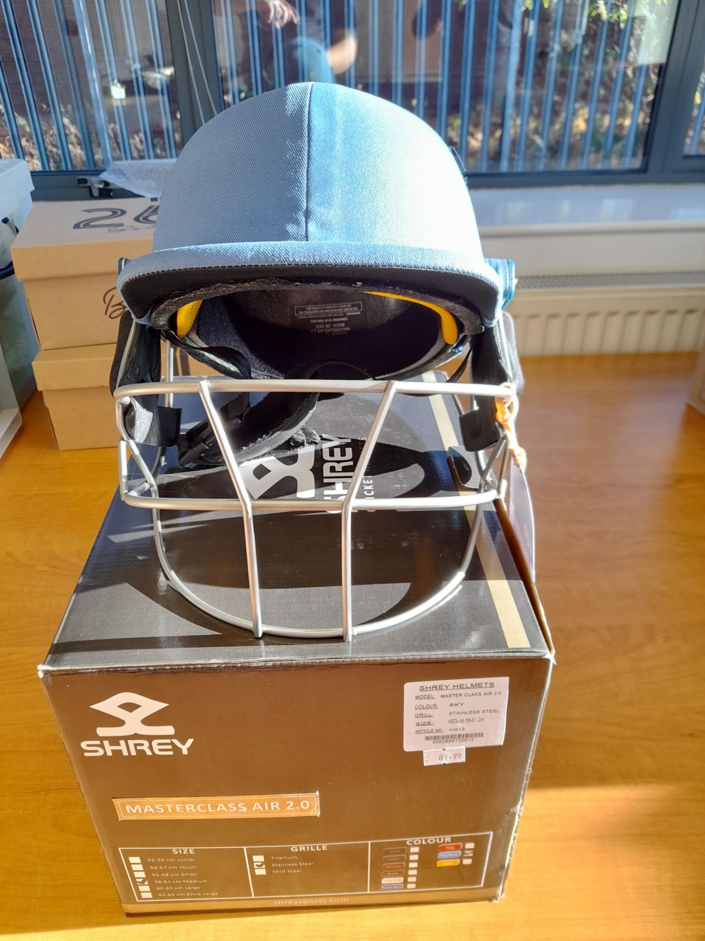 Shrey Master-Class 2.0 Helmet with Stainless Steel Grill Size Medium Rrp. £89.99 - Image 2 of 2