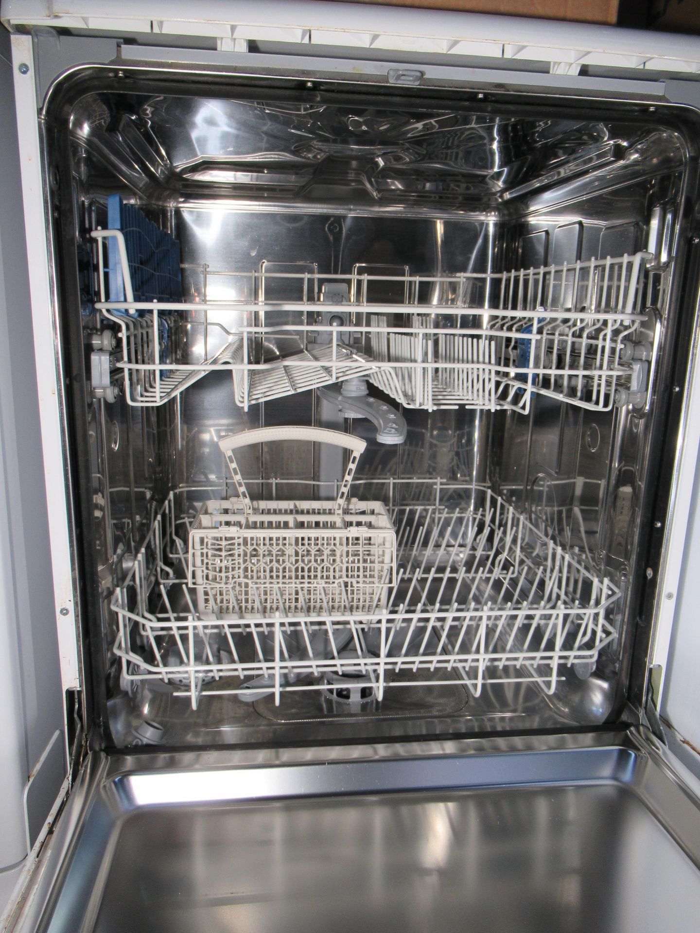 Indesit Undercounter Dishwasher - Image 2 of 2