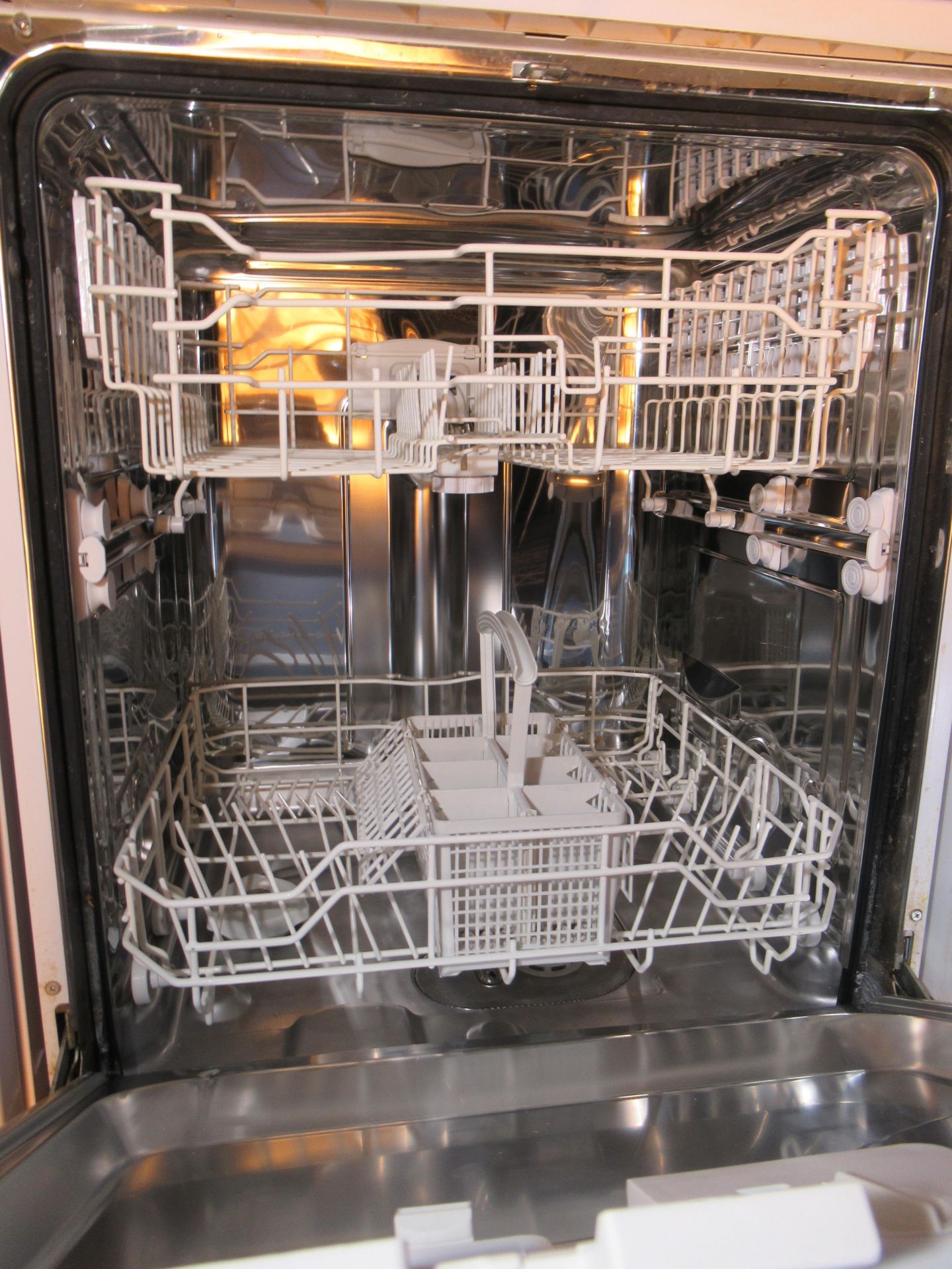 Russel Hobbs Undercounter Dishwasher - Image 3 of 3
