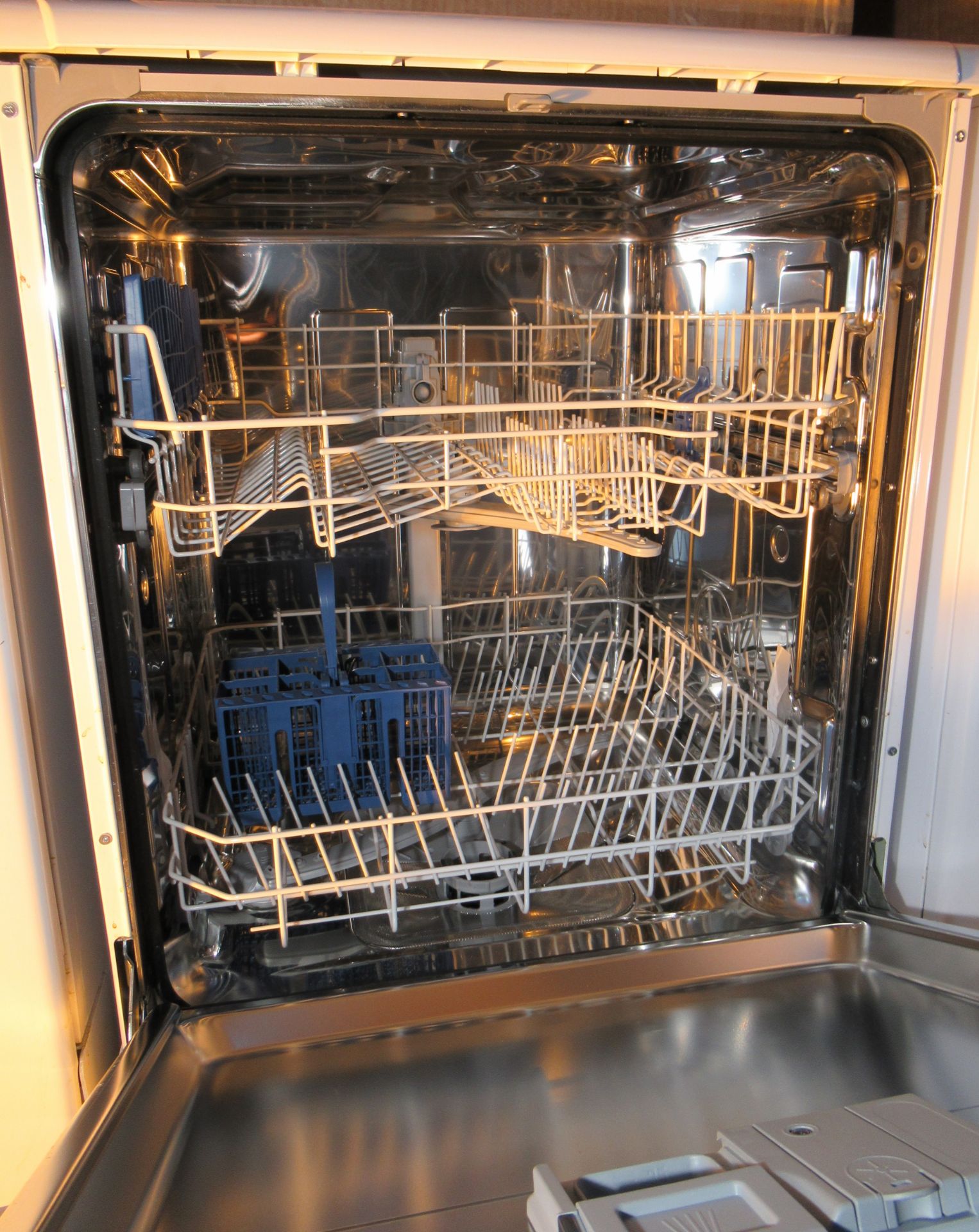 Indesit Undercounter Dishwasher - Image 3 of 3