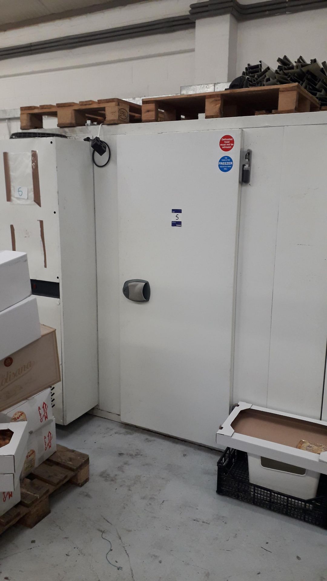 Unbadged Freestanding Walk In Freezer 2,100 x 2,10