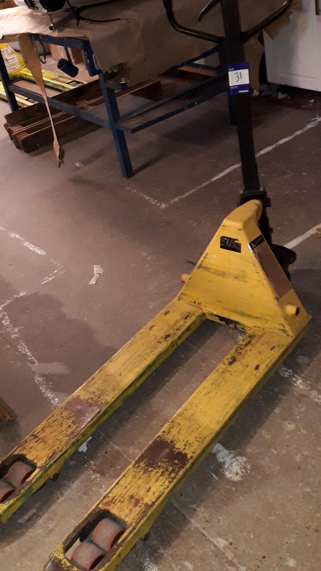 Manutan 2,000kg Hand Hydraulic Pallet Truck (2016)