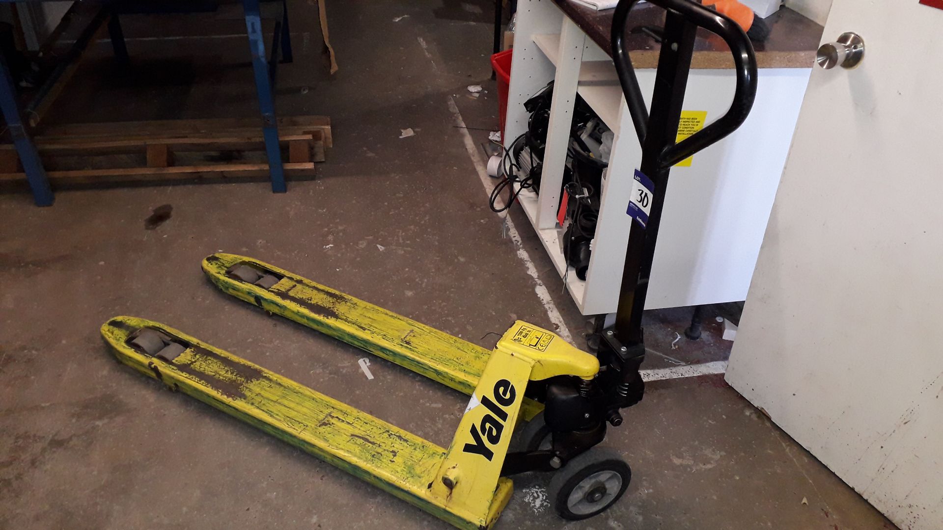 Yale 2,200kg Hand Hydraulic Pallet Truck (2019) - Image 2 of 3