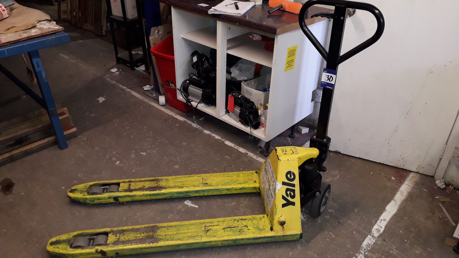 Yale 2,200kg Hand Hydraulic Pallet Truck (2019)