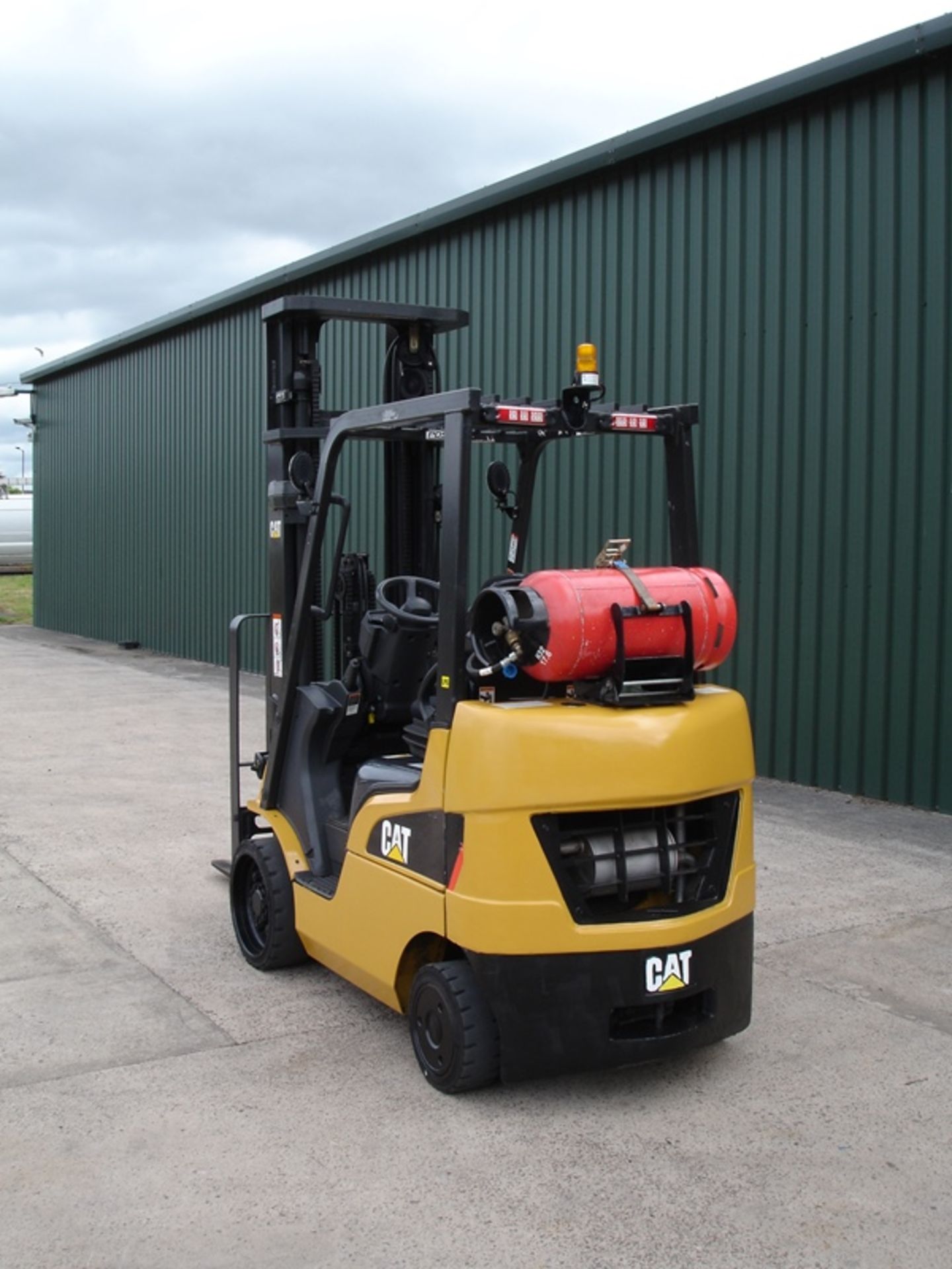 Caterpillar 2 Ton Compact Forklift (2014) - Image 2 of 8