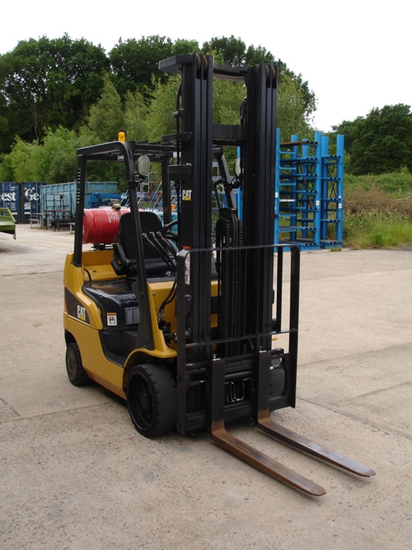 Caterpillar 2 Ton Compact Forklift (2014) - Image 4 of 8