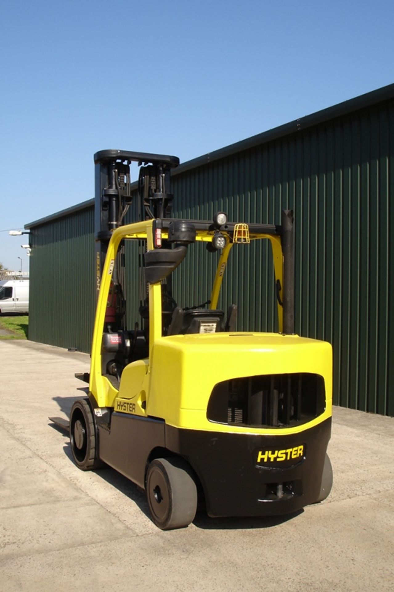 HYSTER COMPACT 7 TON FORKLIFT (2009) - Image 2 of 6