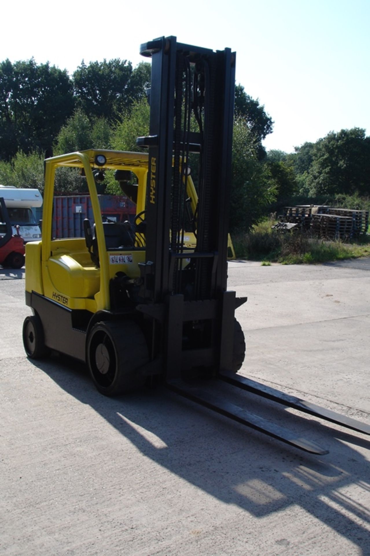 HYSTER COMPACT 7 TON FORKLIFT (2009) - Image 4 of 6