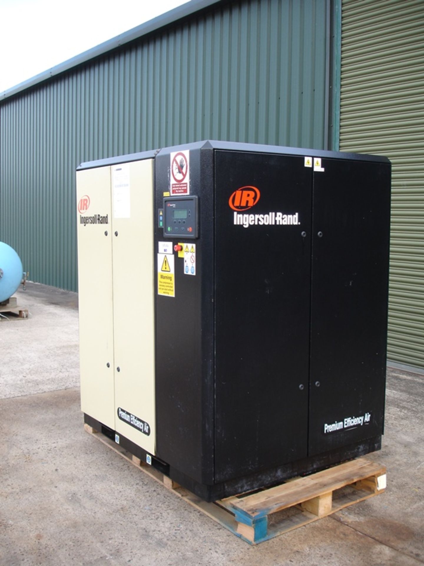 Ingersoll Rand Packaged Screw Compressor + Tank & Dryer - Image 2 of 8