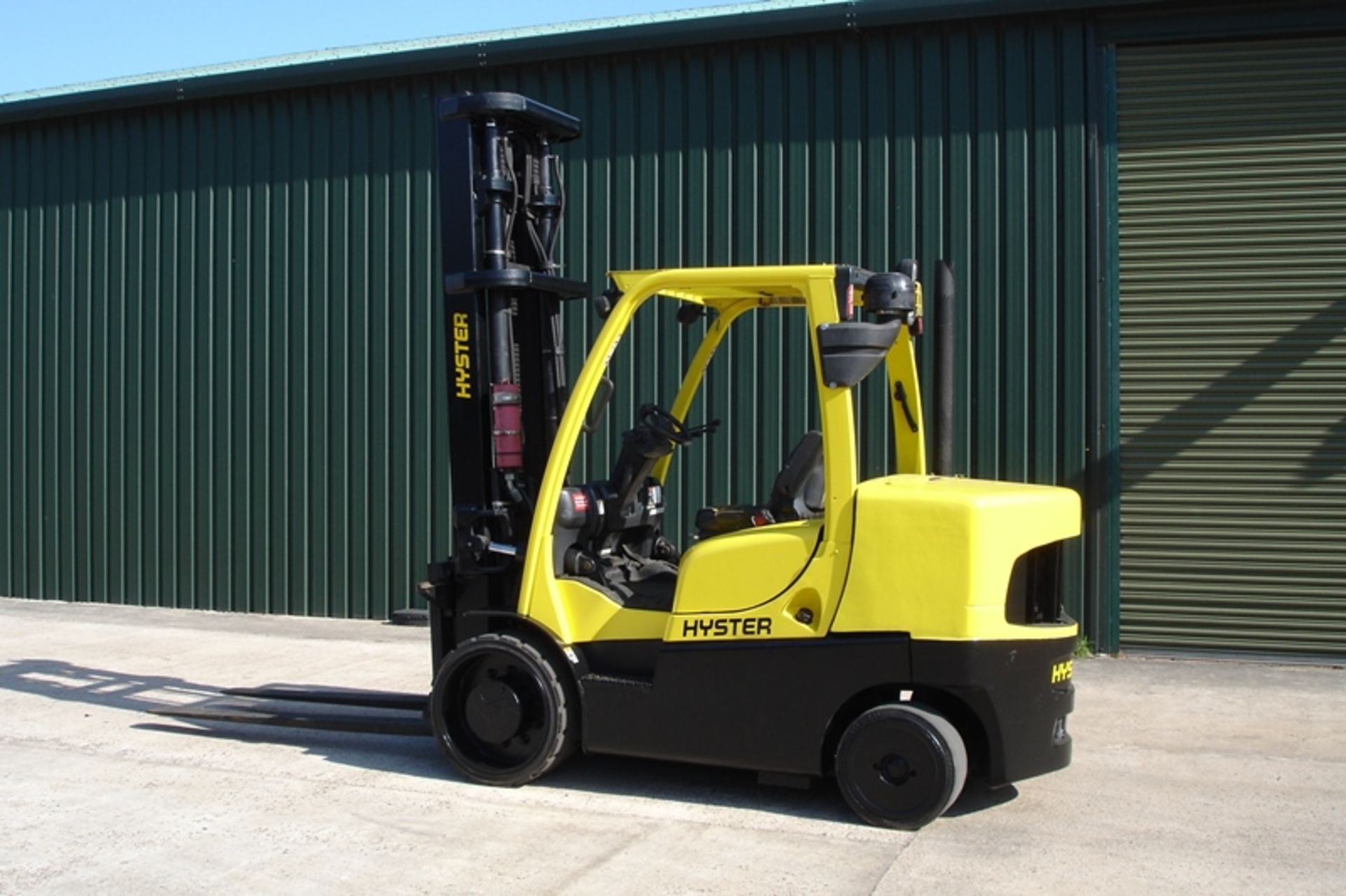 HYSTER COMPACT 7 TON FORKLIFT (2009)