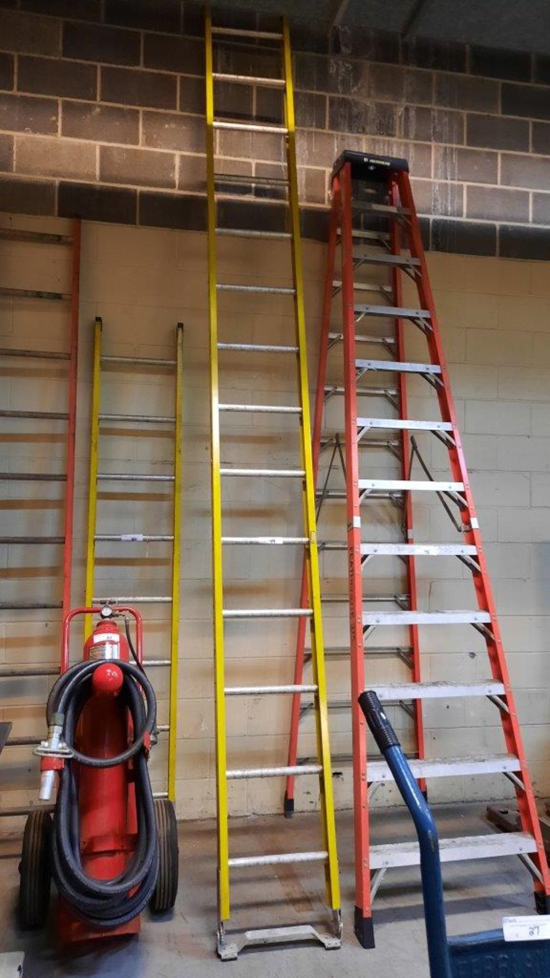 14' Fiberglass Ladder