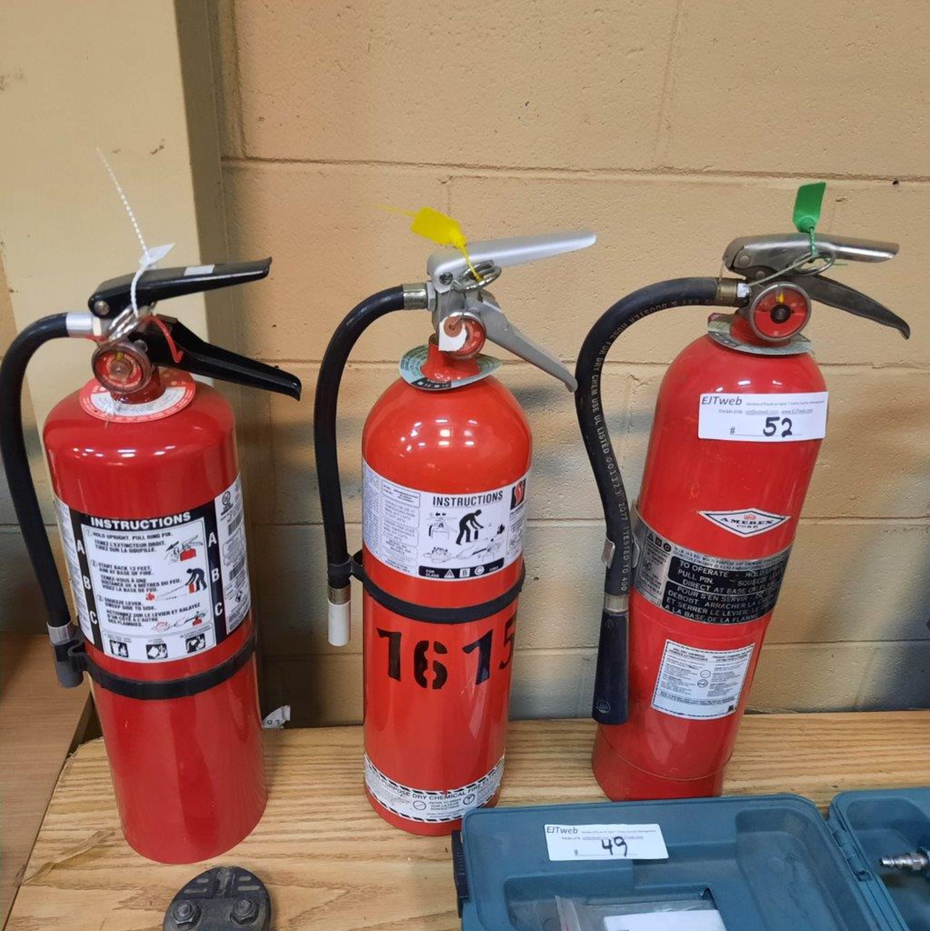 LOT: (3) Fire Extinguishers