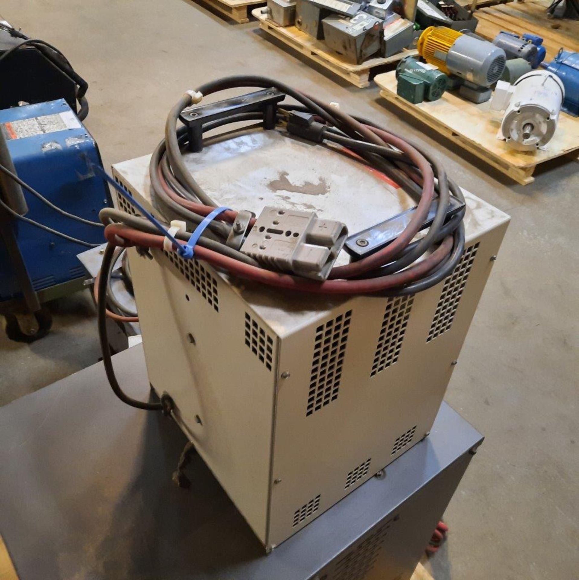 LTD 12V Battery Charger, mod: FERR0510-6C (specs. via photo) - Image 2 of 4