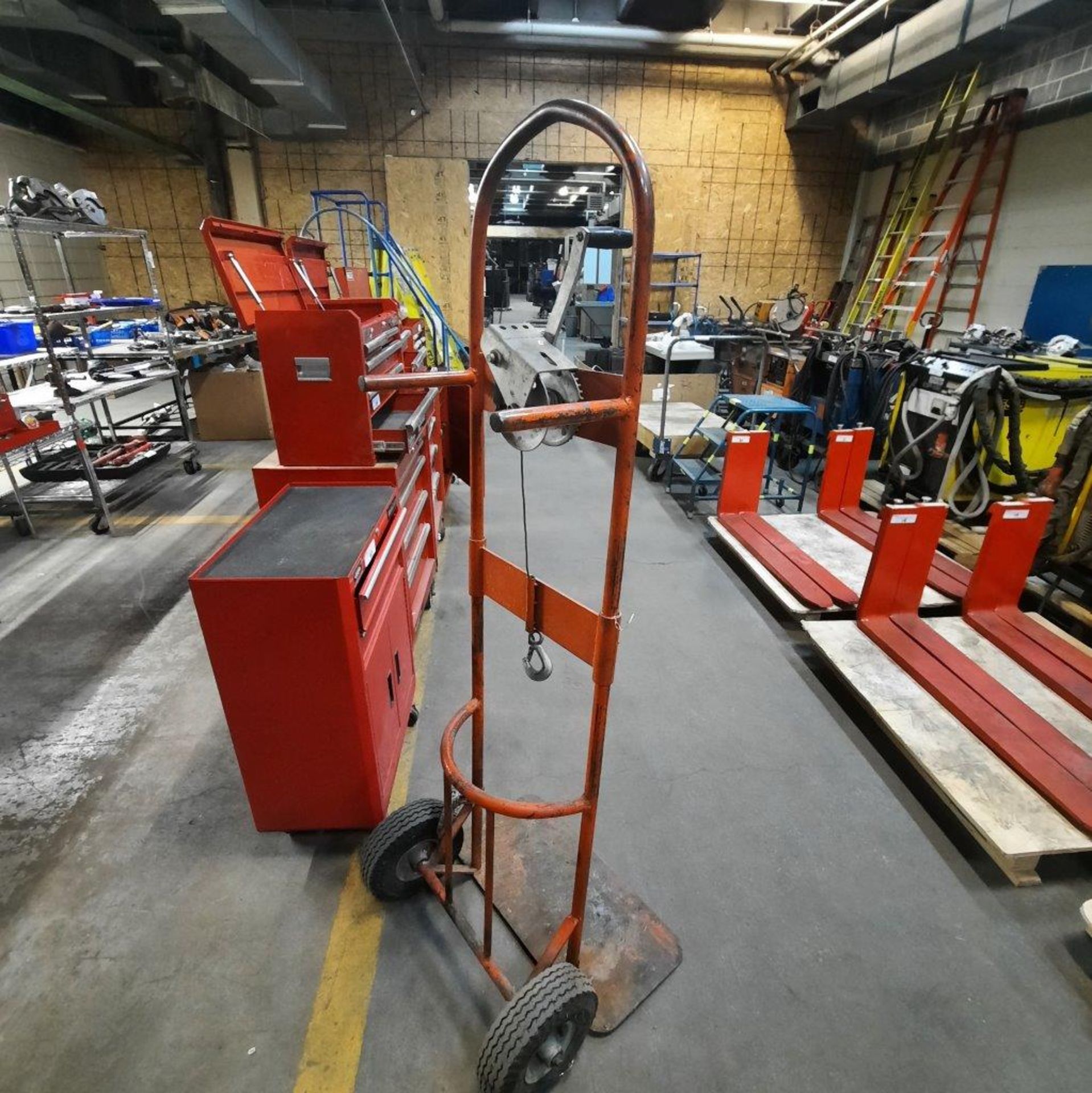 HD 2-wheel Hand Truck, w/ manual crank - Image 2 of 3