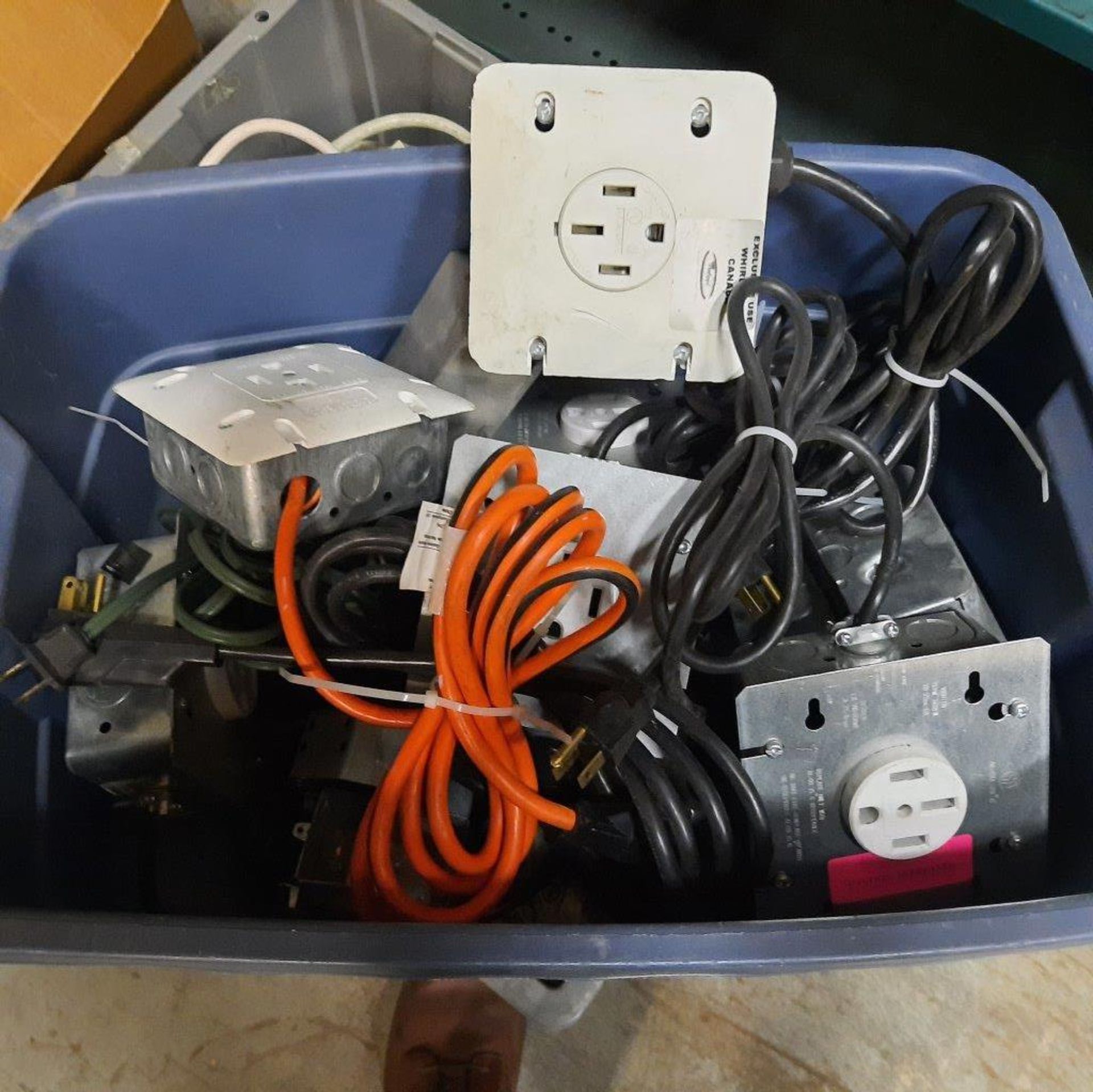 LOT: Asst. 220V. Receptacles