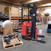 RAYMOND Reach Lift, AS-IS, for parts