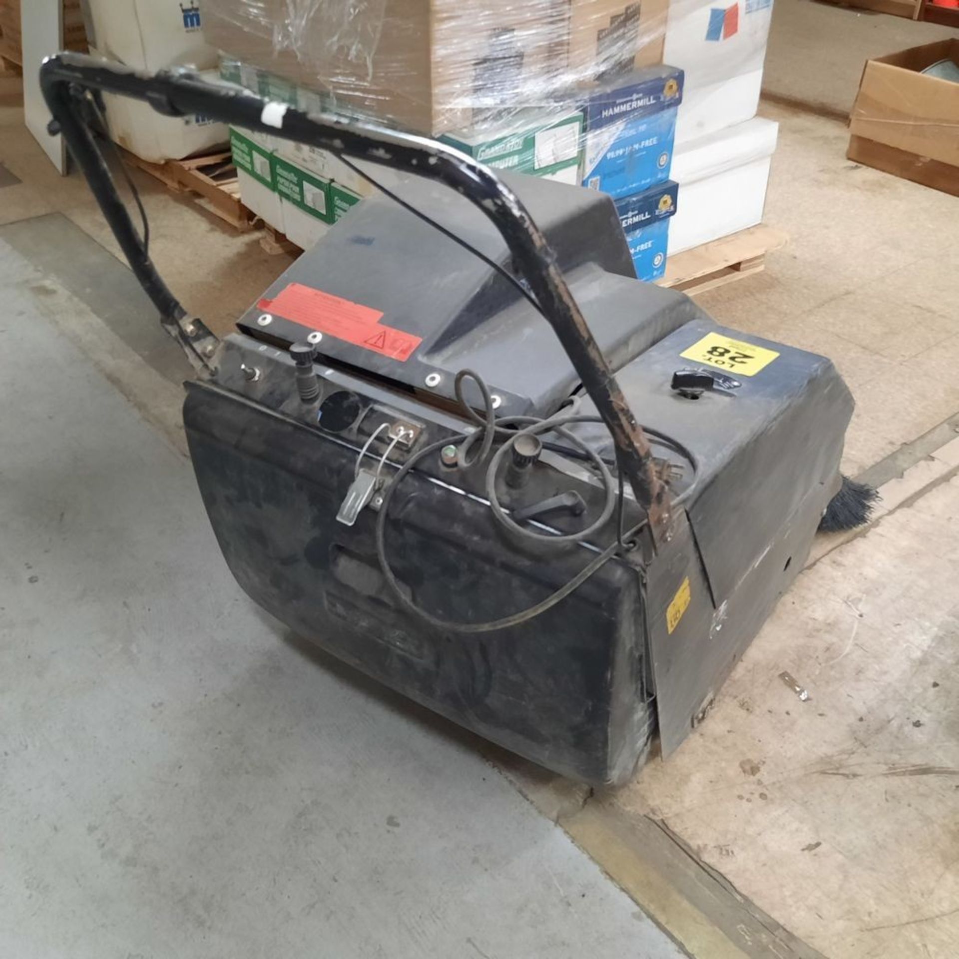 NSS Battery operated Sweeper, mod: Sidewinder BP30, c/w integrated 12 volt Charger - Image 2 of 5