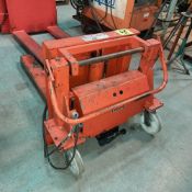 PRESTO Electric Pallet Lift, 2000 lbs, 110 volts, A-1 Condition!