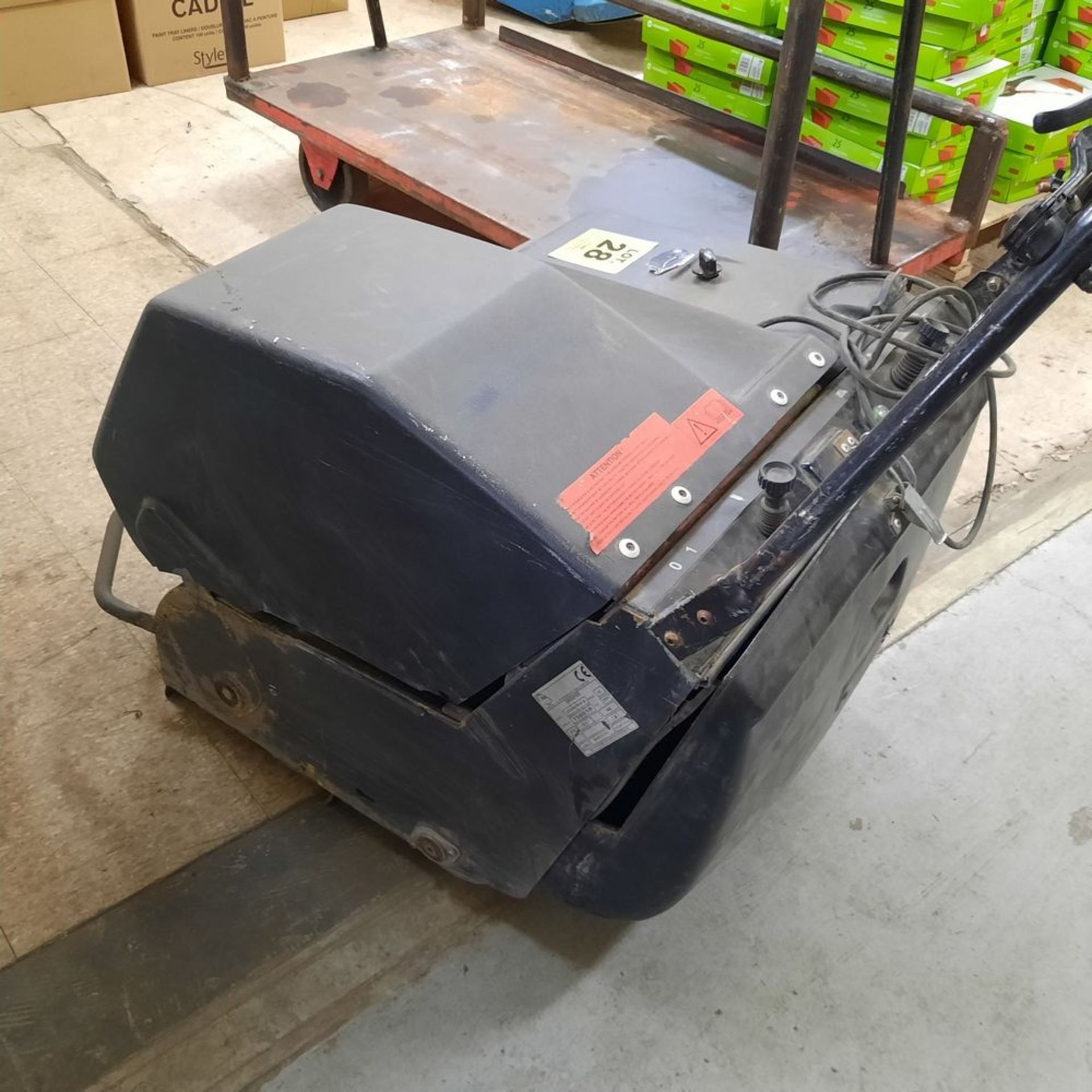 NSS Battery operated Sweeper, mod: Sidewinder BP30, c/w integrated 12 volt Charger - Image 3 of 5