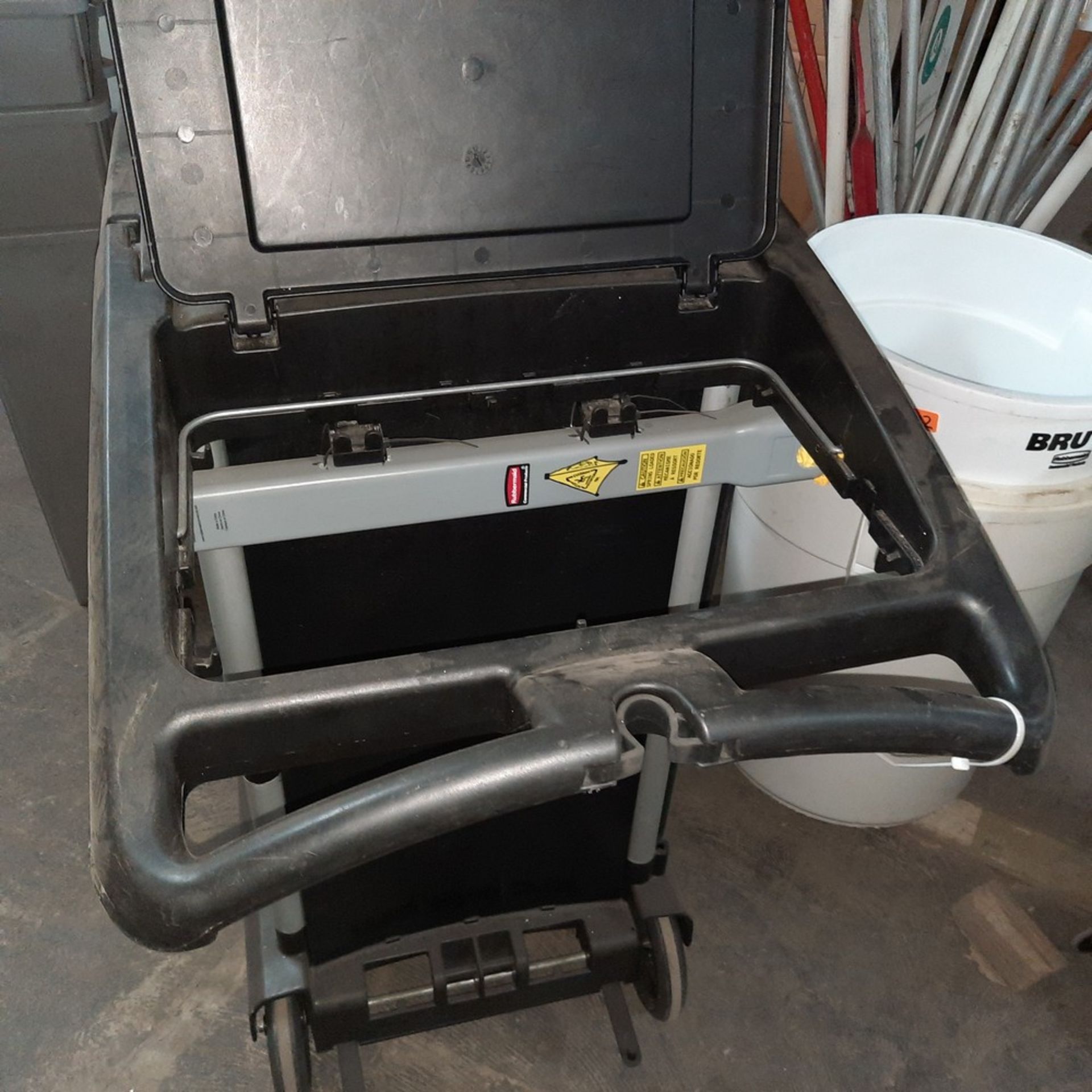 Deluxe RUBBERMAID Janitorial Cart - Image 4 of 5
