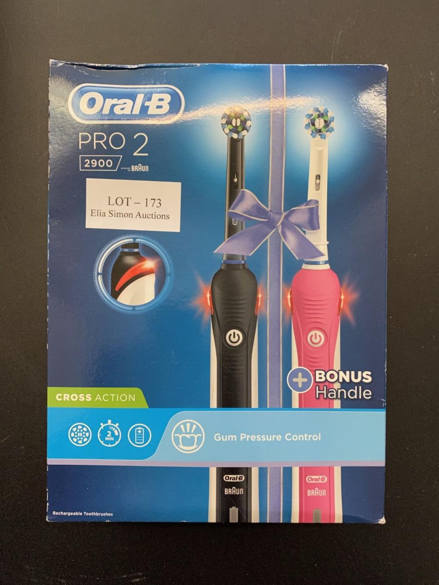 RRP £60 Oral-B Pro 2 2900 Set of 2 CrossAction Electric Rechargeable Toothbrushes, 1 Black and 1 Pin - Image 2 of 2