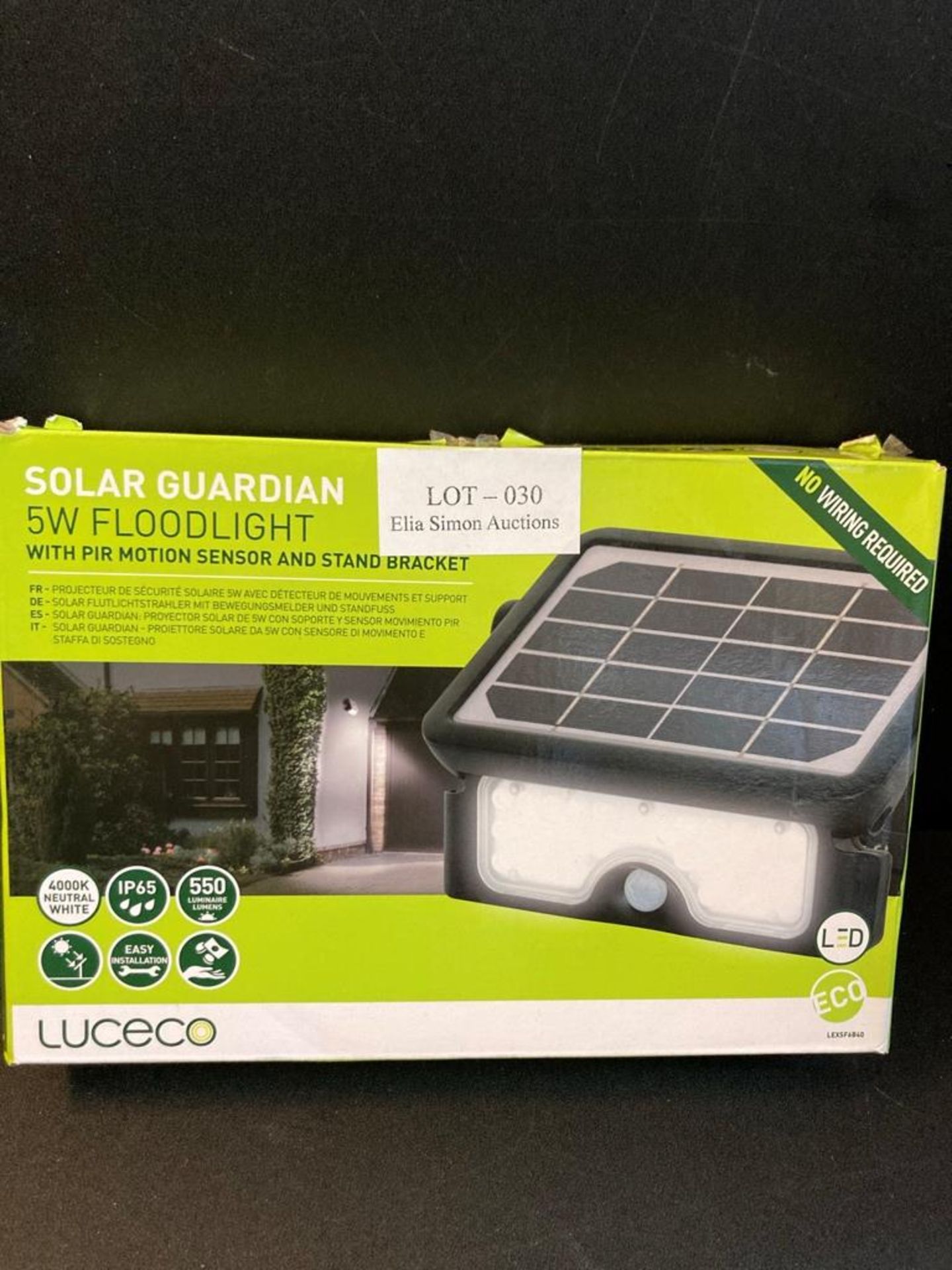 Luceco LED Solar Guardian PIR Floodlight 550LM IP65 4000K Black, 5 W - Image 2 of 2